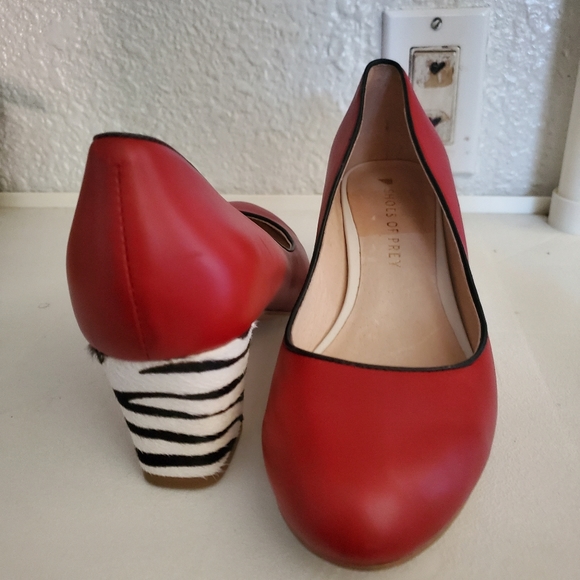 Classy red low heels - Picture 2 of 4